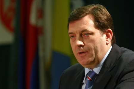 Předseda bosenskosrbské vlády Milodar Dodik žádá nezávislost Republiky srbské.