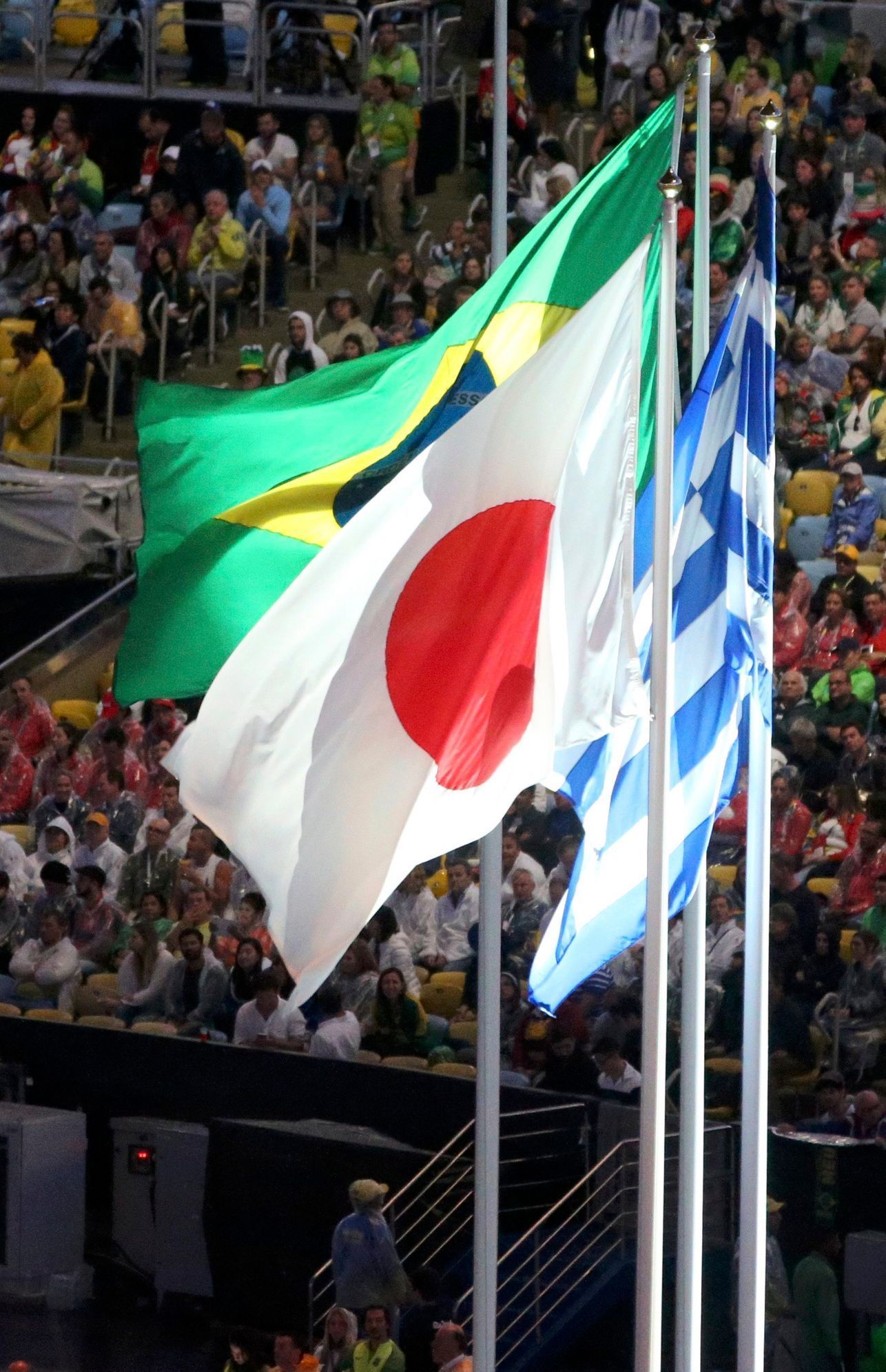OH 2016 - závěrečný ceremoniál: vlajky