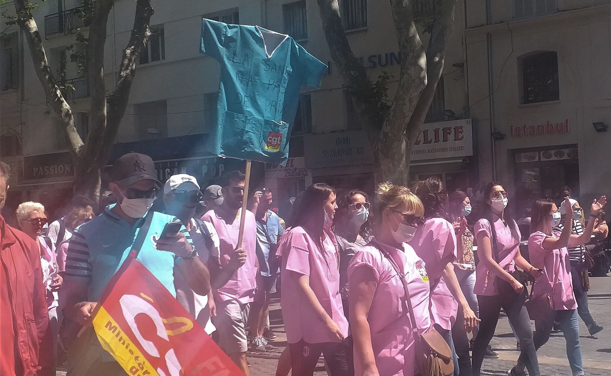 Protesty zdravotníků v Marseille.