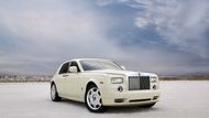 Rolls-Royce Phantom – Značce samozřejmě zůstal věrný i poté, co padla do rukou BMW. V jeho flotile bychom tak našli i opulentní Phantom z moderní éry britské automobilky.