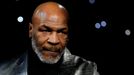 Boxerská legenda Mike Tyson  v hledišti při zápase Tysona Furyho s  Deontayem Wilderem