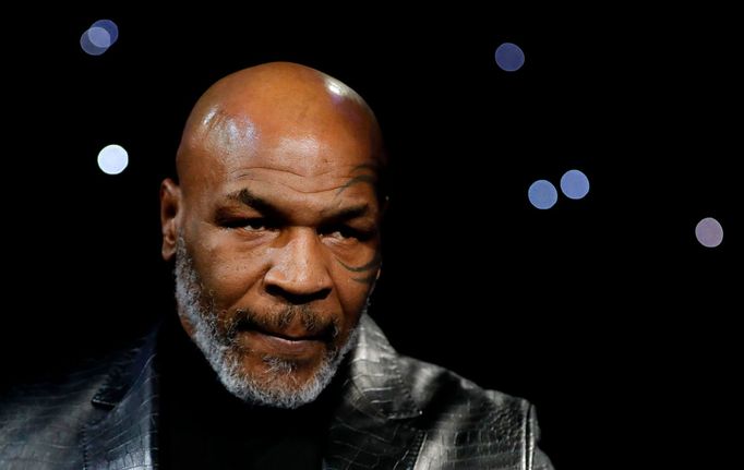 Boxerská legenda Mike Tyson  v hledišti při zápase Tysona Furyho s  Deontayem Wilderem