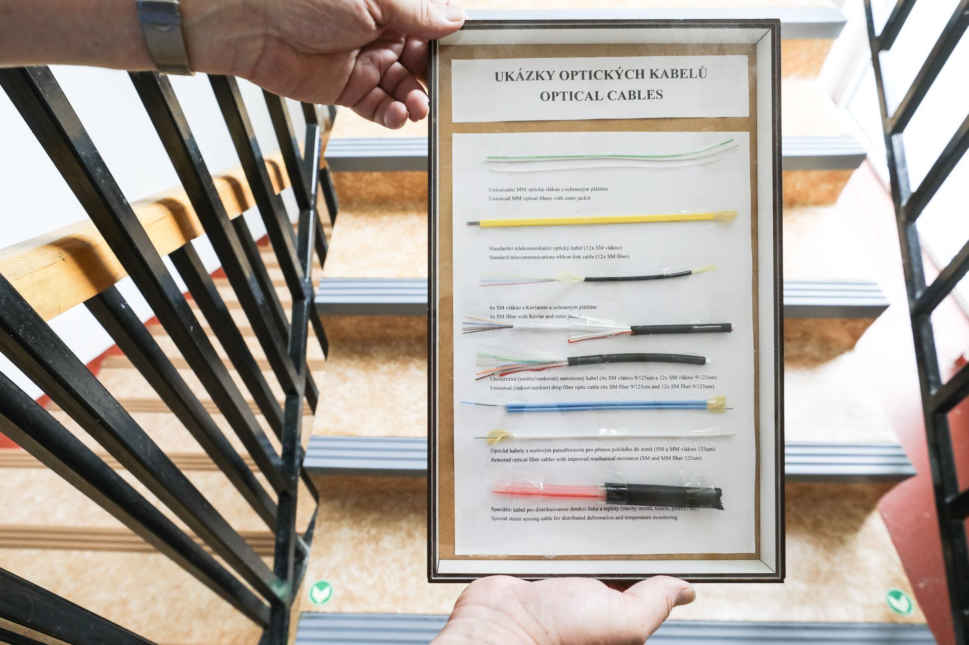 Výroba a výzkum - optický kabel, Akademie věd, věda, optický internet