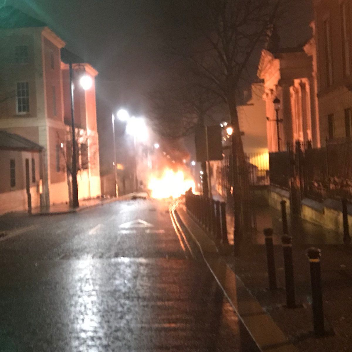 Výbuch vozu před soudem v severoirském Londonderry