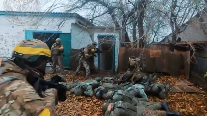 Útok elitní ukrajinské jednotky Kraken na vesnici v Luhanské oblasti.