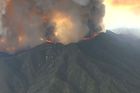 V Kalifornii řádí nejhorší požáry v její historii. Živel spaluje domy a zabíjí