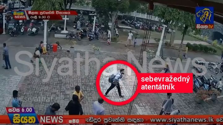 Krátce před masakrem na Srí Lance. Kamera zachytila, jak útočník vstupuje do kostela