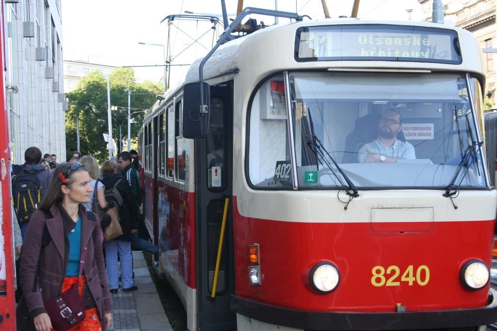 Praha se vrací do práce po povodni