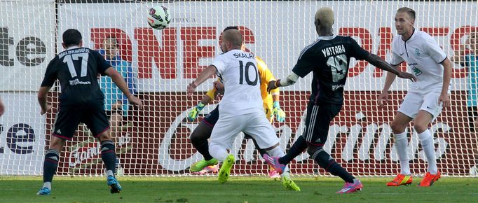 Fotbal, EL, Mladá Boleslav-Lyon: Mohamed Yattara (19) dává gól