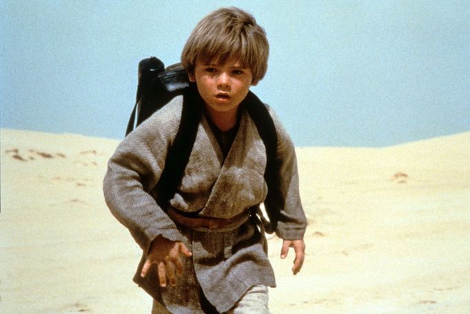 Jake Lloyd jako Anakin Skywalker.