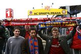 Sparťanští příznivci očekávali od svého týmu po sérii porážek a neúspěšných remíz výhru v derby na domácím hřišti.