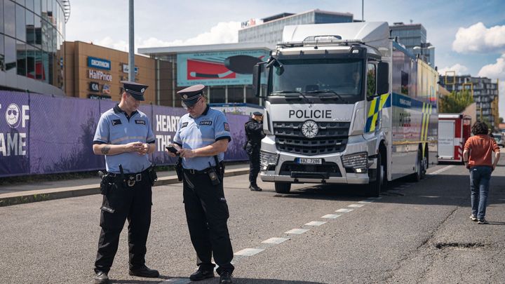 Policie už zaznamenala desítky falešných vstupenek na hokej v Praze a Ostravě