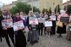 Čeští muslimové respektují zákony, radikálům se brání sami, ujišťuje BIS. Teror u nás prý nehrozí