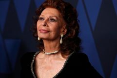 Herečka Sophia Lorenová je po pádu v nemocnici. Musela podstoupit operaci
