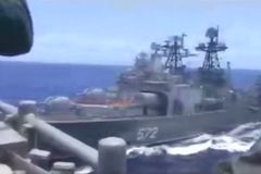 Lodím Ruska a USA hrozila v Arabském moři kolize, odvrátily ji varovné střely