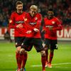 Fotbalisté Bayeru Leverkusen Jens Hegeler, Andre Schuerrle a Junior Fernandes (zleva) slaví gól v utkání proti Rapidu Vídeň v Evropské lize 2012/13.