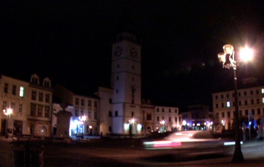 Hodina Země: Vyškovská radnice a náměstí TGM ve tmě