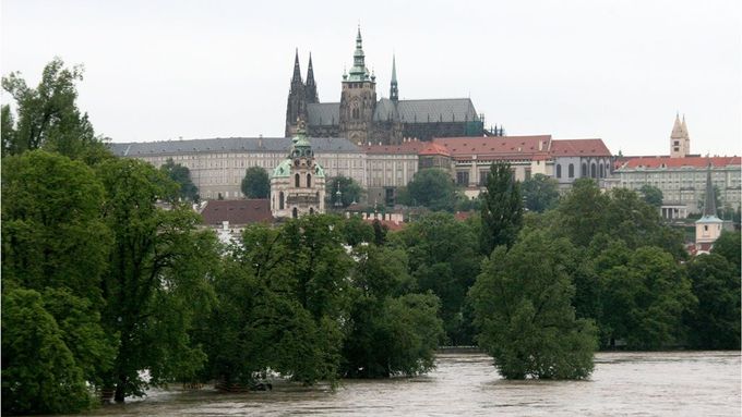Praha při loňských povodních