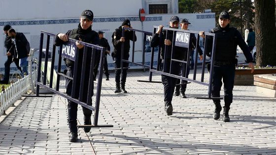 Foto: Centrum Istanbulu paralyzoval výbuch. Útočil Islámský stát, jsou přesvědčeni Turci