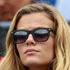 Manželka tenisty Andyho Roddicka Brooklin Deckerová sleduje zápas svého muže proti Juanu-Martínovi Del Potrovi na US Open 2012.