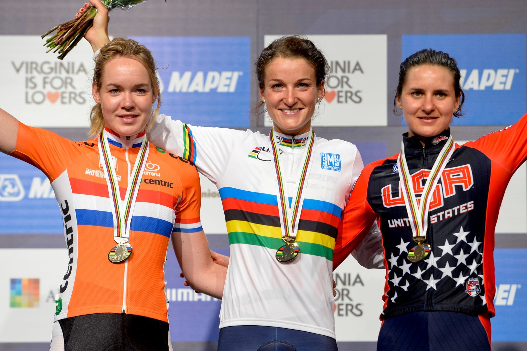 MS v cyklistice - závod žen s hromadným startem - stupně vítězů zleva: 2. Van der Breggenová (Niz.), 1. Armitsteadová (Brit.), 3. Guarnierová (USA)