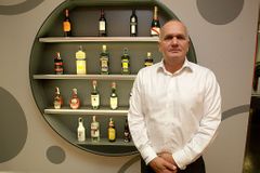 Za pančovaným alkoholem je korupce, míní šéf Becherovky