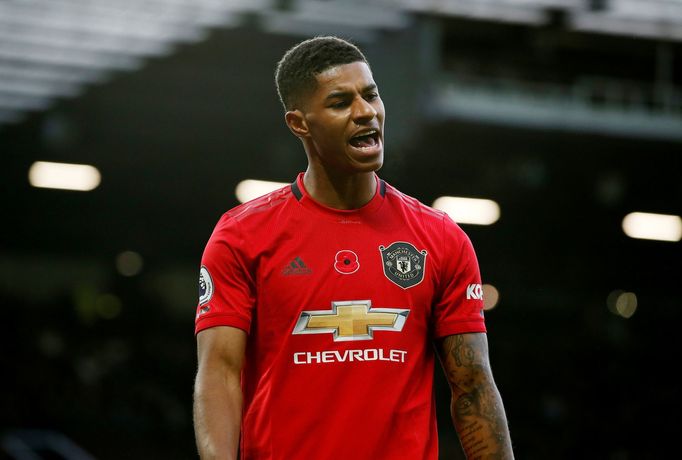 Marcus Rashford z Manchesteru United slaví gól v síti Brightonu