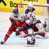 Jan Rutta a Luke Kunin ve čtvrtfinále MS 2024 Česko - USA