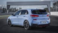 Hyundai i30 N - 2.0 T-GDI (184 kW), z 0 na 100 km/h za 6,4 s, kufr 395/1301 l. Cena: 759 990 korun.