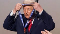 Americký prezident Donald Trump s Cenou míru FIFA