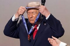 Infantino je pod velkým tlakem. Cena pro Trumpa zpochybnila neutralitu FIFA