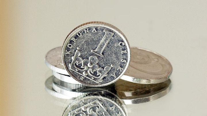V porovnání se sousedy rostou mzdy v Česku nejrychleji. Slovensku euro moc nepomohlo