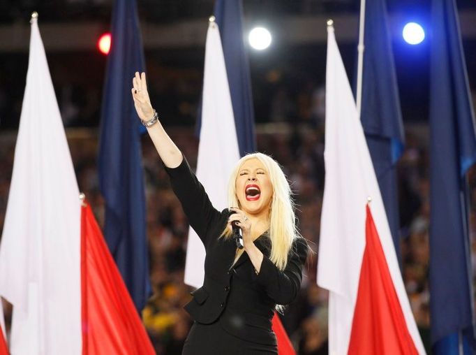 NFL, Super Bowl 2011: Christina Aguilera  zpívá hymnu