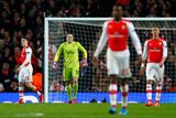 Hector Bellerin, David Ospina a Kieran Gibbs po druhém inkasovaném gólu Arsenalu.