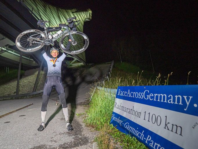 Ultracyklista Daniel Polman na Race Across Germany.
