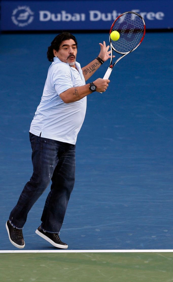 Maradona hraje tenis v Dubaji