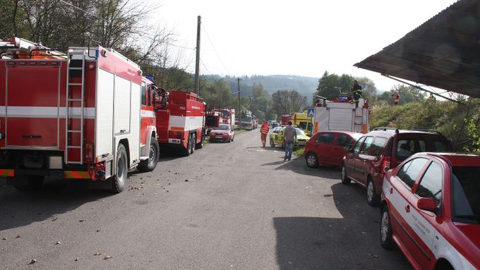 Zasahující hasiči a záchranáři ve Vrběticích.