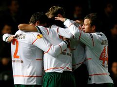 Fotbalisté Werderu Brémy slaví gól do sítě Austrie Vídeň.