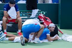 Tenisté padají jako hrušky, Macháč se vymyká. Jeho další skreč dopálila Plíškovou