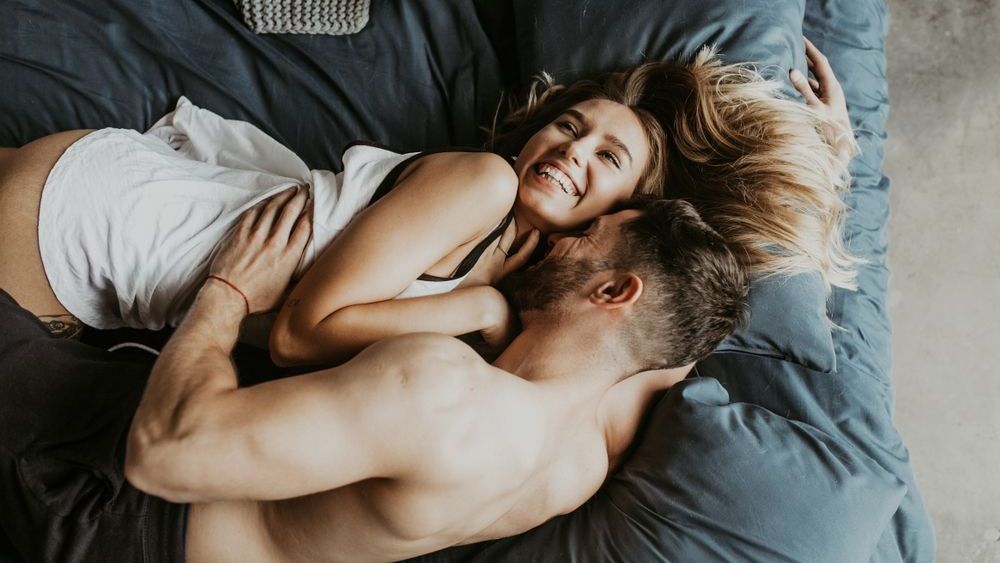 Studie z roku 2019 ukazuje, že ženy se při pohledu na erotické podněty vzruší úplně stejně jako muži.