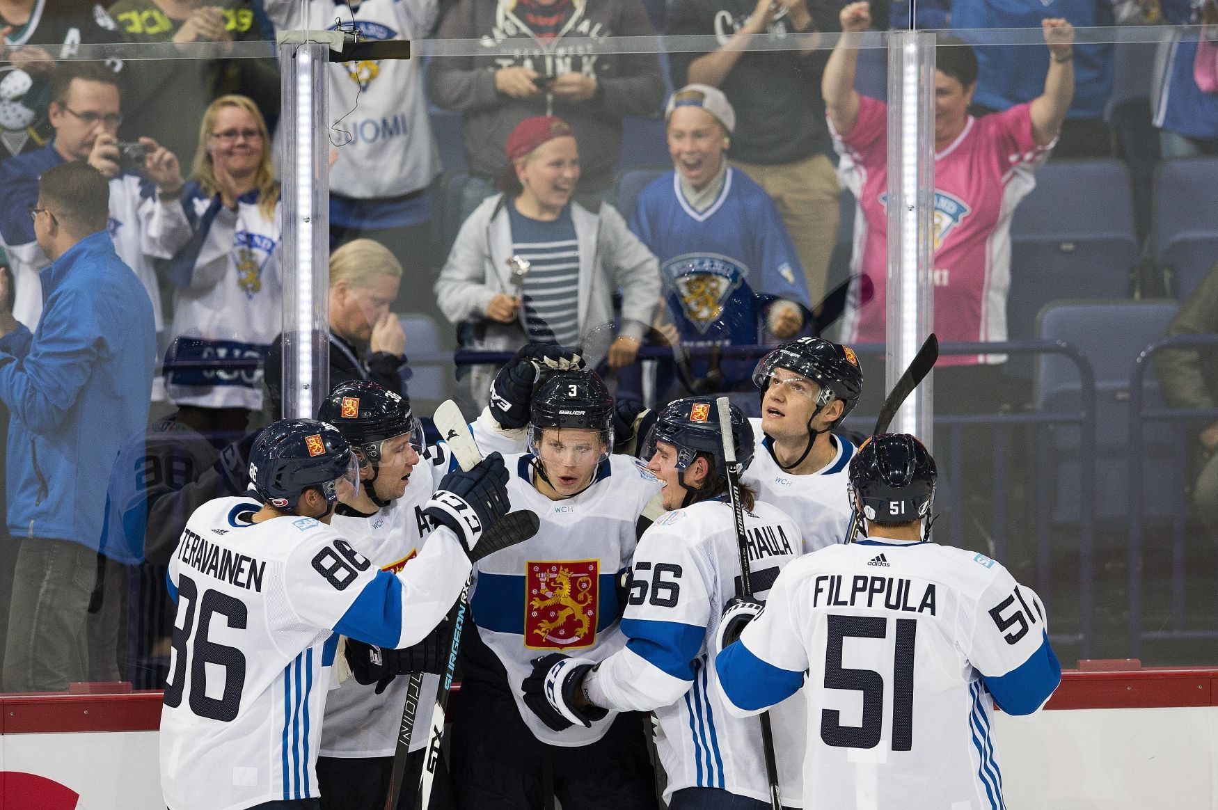 Finská hokejová reprezentace v přípravném zápase proti Švédsku před SP