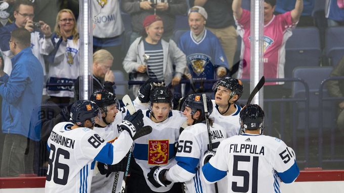 Finská hokejová reprezentace v přípravném zápase proti Švédsku před SP