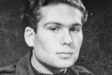 Jiří Pavel Kafka - ve chvílích odpočinku mezi bojovými akcemi byl čas i na snímek pro slečny.