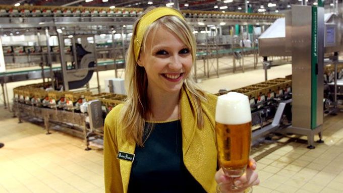 Na zdraví! V plzeňském pivovaru otevřeli moderní stáčírnu za miliardu korun.