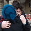Střelba na Filozofické fakultě UK - pieta - obejmutí školy, zpěv, zármutek, studenti