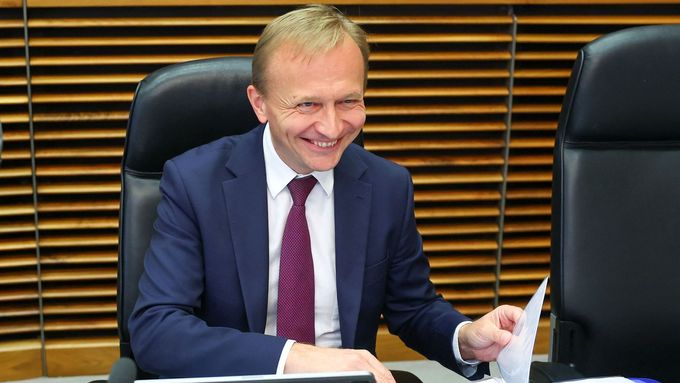 Záměr Evropské komise zásadně navýšit sedmiletý rozpočet EU představil ve středu Piotr Serafin, eurokomisař pro rozpočet, boj proti korupci a pro veřejnou správu.