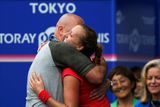 A objala se s trenérem Davidem Kotyzou, kterému v závěrečné řeči při přebírání trofeje emotivně poděkovala.