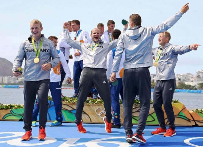 OH 2016, rychlostní kanoistika - K4, 1000 m: vítězní Němci a Jan Štěrba, Josef Dostál, Lukáš Trefil a Daniel Havel