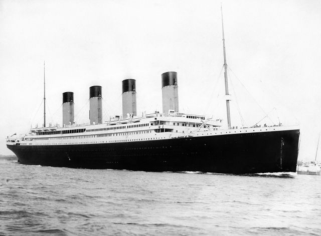 100. výročí (31. května) spuštění britského parníku Titanic na vodu