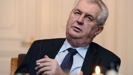 Prezident Zeman prý zakouřil luxusní hotelový pokoj. Jak se čistí? A kolik by to stálo v Česku?